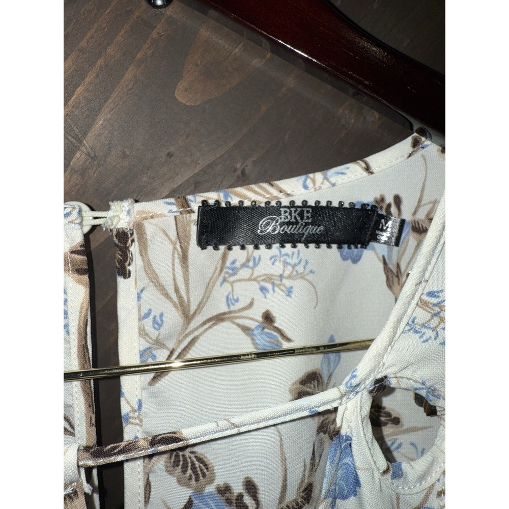 BKE Buckle Womens Medium M Sheer Blouse Floral Cover Top Shirt - Picture 4 of 7